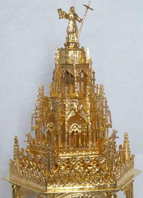 Detalle:  torreta "gotica".  Ocho niveles en 7 centimetros.